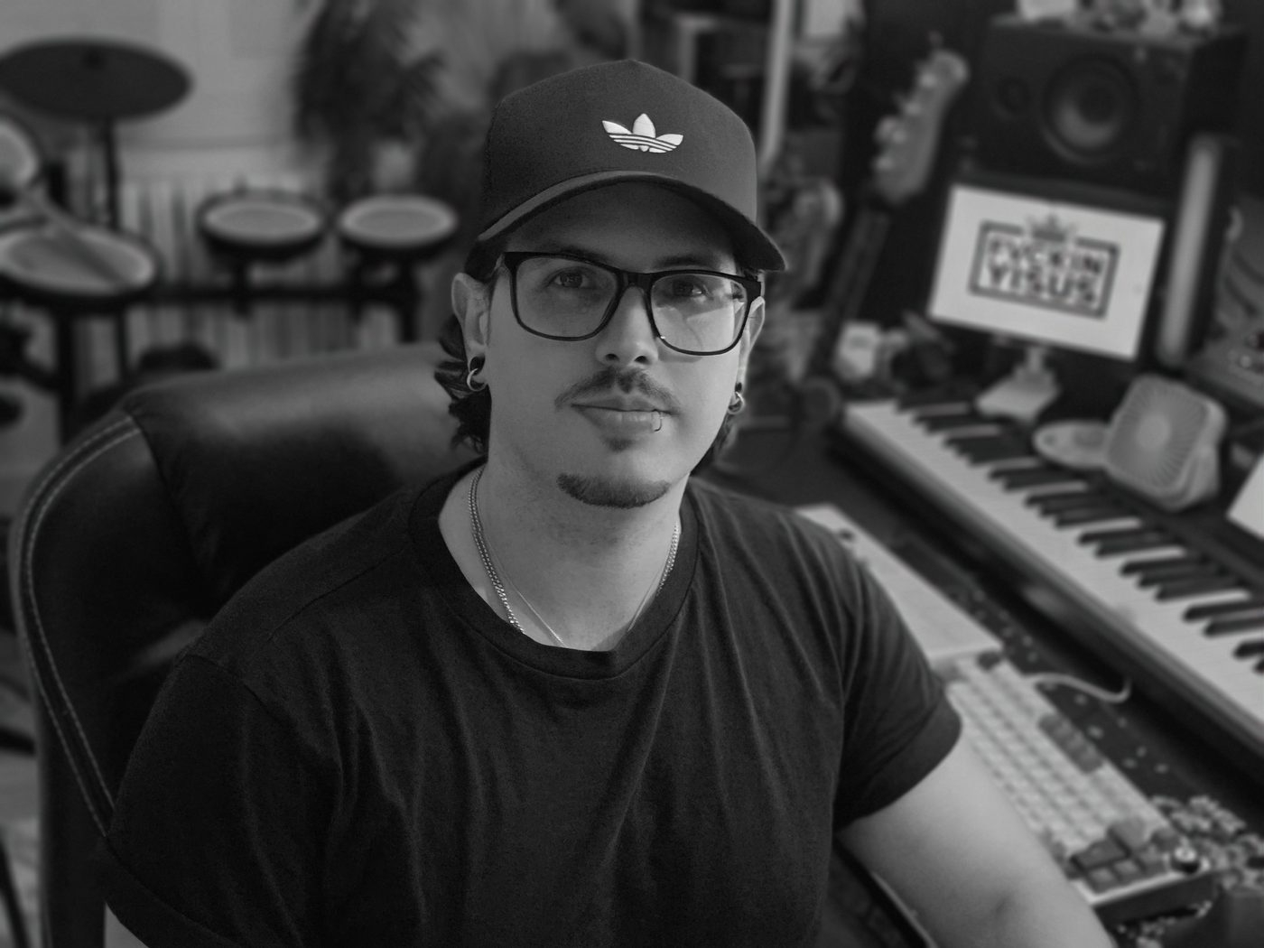 Yisus en su estudio